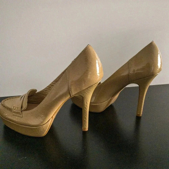 Nine & Co Tan Heels Sz 6 - Picture 2 of 4